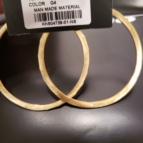 Lulus Lively Light gold hoops hammered 3" - Picture 8 of 8